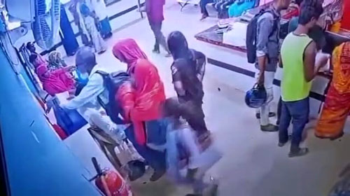 बैंकमा नाटकीय ढंगले रकम लुटेर फरार महिला समूह खोज्दै प्रहरी
